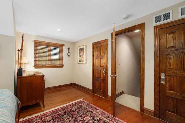 1902 N 77th Ct, Elmwood Park, IL 60707 - entryway featuring wood finished floors and recessed lighting
