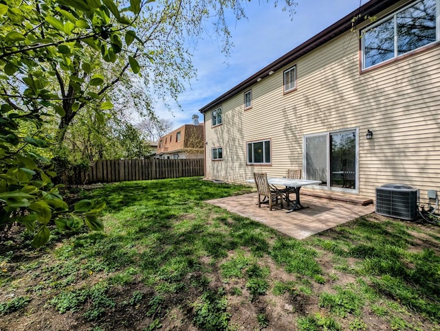 235 E Manchester Dr, Wheeling, IL 60090 - back of property with a patio area