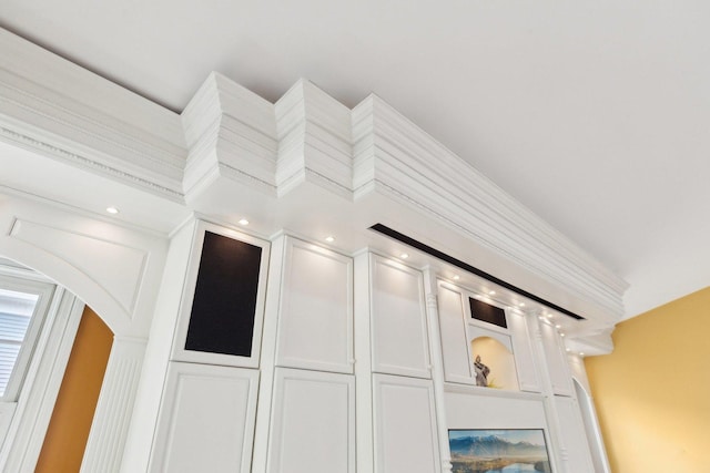 1424 Glencoe Ave, Highland Park, IL 60035 - detailed view of arched walkways