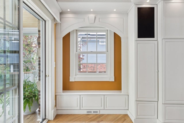 1424 Glencoe Ave, Highland Park, IL 60035 - entrance foyer featuring arched walkways, plenty of natural light, and light wood-type flooring
