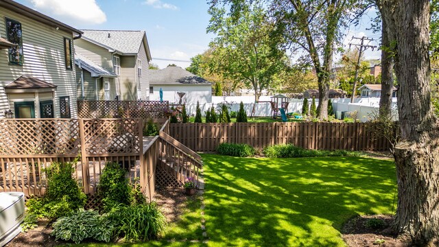 1021 Oxford St, Downers Grove, IL 60516 - view of yard featuring a residential view