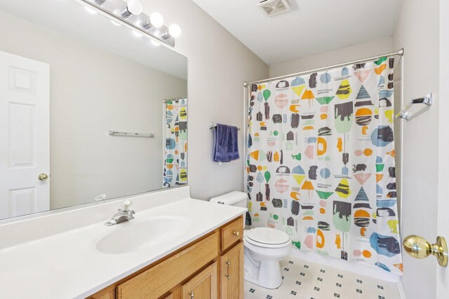 263 Thrush Cir, Lindenhurst, IL 60046 - full bath featuring vanity, toilet, and a shower with curtain