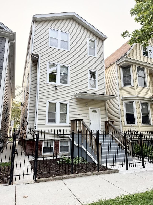 3238 N Whipple St, Chicago, IL 60618 - view of front facade featuring a fenced front yard