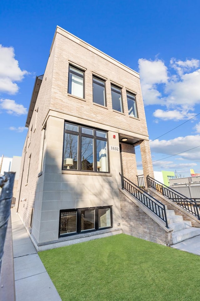 1636 W Wolfram St, Chicago, IL 60657 - view of front of home featuring a front yard