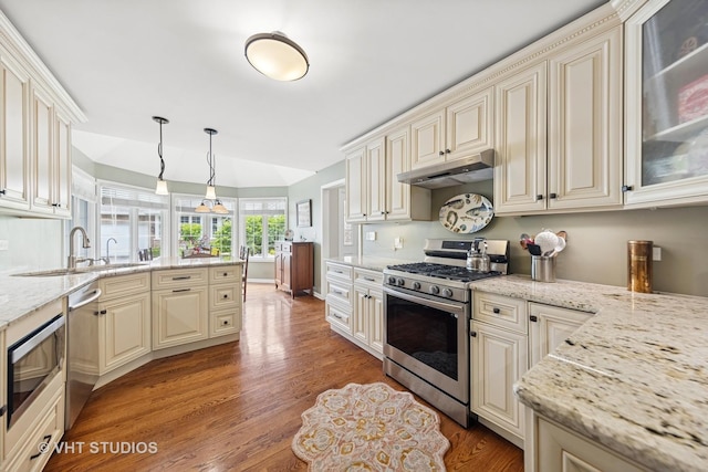 13922 Steepleview Ln, Lemont, IL 60439 - kitchen featuring appliances with stainless steel finishes, cream cabinetry, under cabinet range hood, and light wood-style flooring