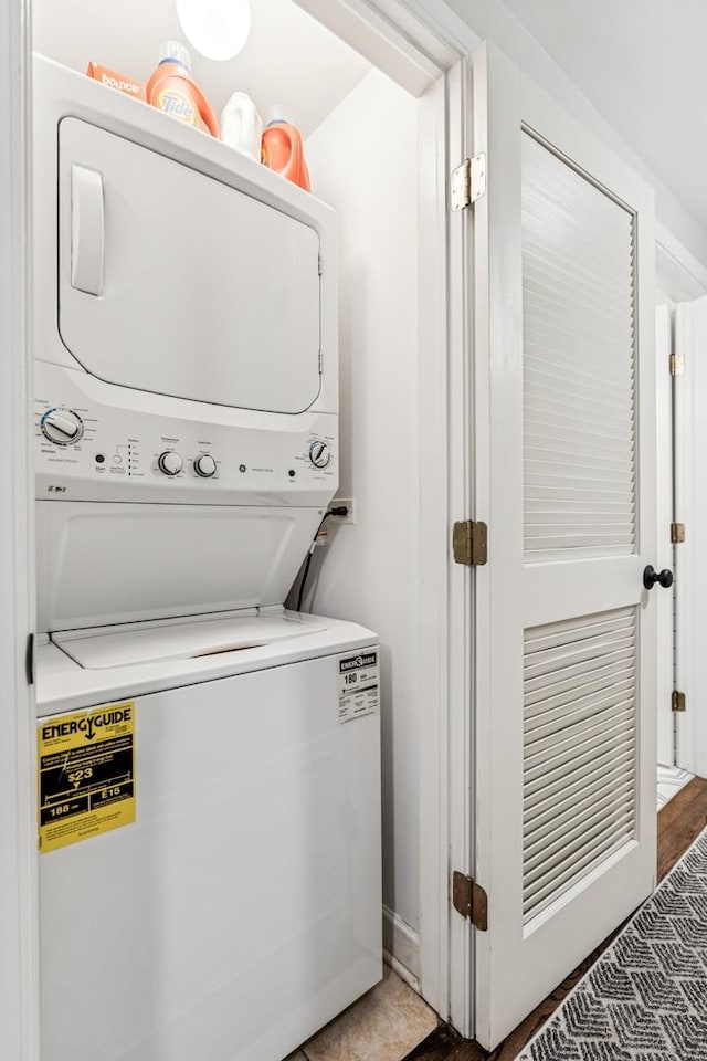 2309 W Chicago Ave Unit 1, Chicago, IL 60622 - laundry area featuring stacked washer and clothes dryer