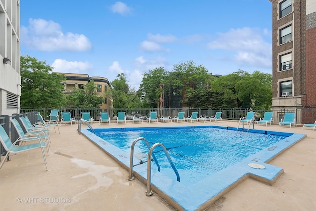 444 W Fullerton Pkwy Unit 1702, Chicago, IL 60614 - community pool featuring a patio area