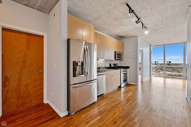 1845 S Michigan Ave Unit 1602, Chicago, IL 60616 - kitchen with appliances with stainless steel finishes, track lighting, light wood-style flooring, backsplash, and baseboards