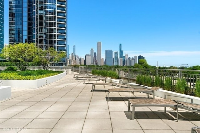 1235 S Prairie Ave Unit 3605, Chicago, IL 60605 - view of community with a skyline view