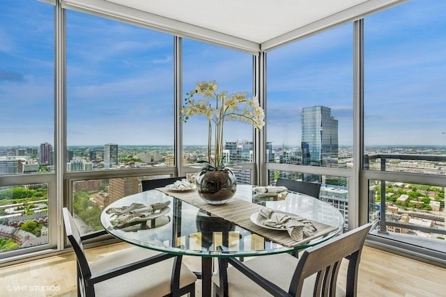 1235 S Prairie Ave Unit 3605, Chicago, IL 60605 - sunroom featuring a city view