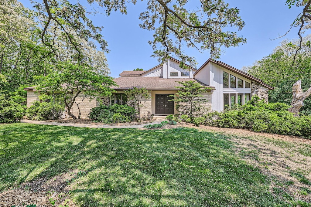 37W396 Maryhill Ln, Elgin, IL 60124 - photo 1