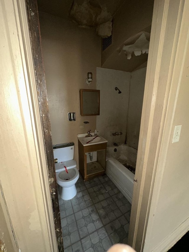 7425 S Harvard Ave, Chicago, IL 60621 - full bath with toilet, shower / bathtub combination, and vanity