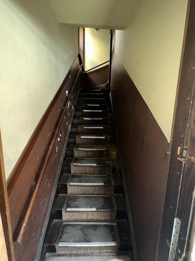 7425 S Harvard Ave, Chicago, IL 60621 - view of stairway