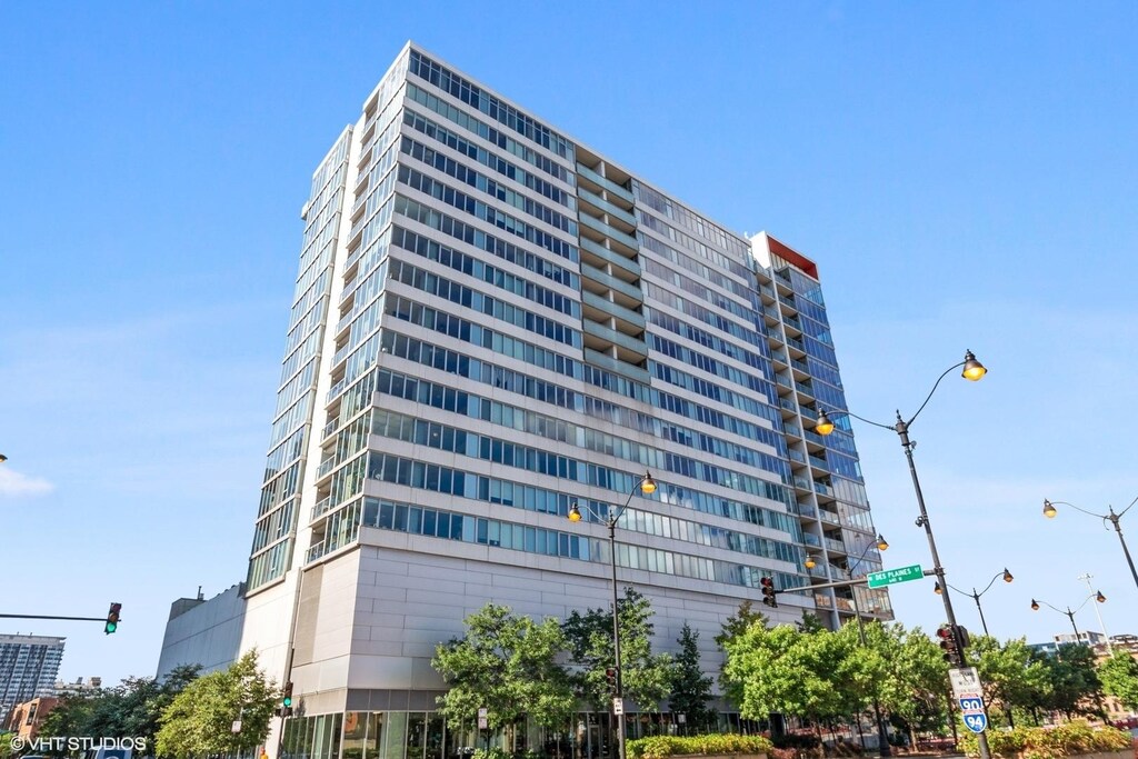659 W Randolph St Unit 702, Chicago, IL 60661 - photo 1