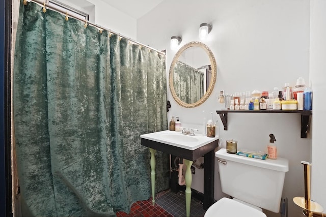1518 N Kedzie Ave, Chicago, IL 60651 - full bathroom featuring toilet, a shower with shower curtain, and tile patterned floors