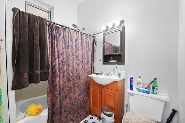 1518 N Kedzie Ave, Chicago, IL 60651 - full bathroom featuring vanity, toilet, shower / bath combo with shower curtain, and tile walls