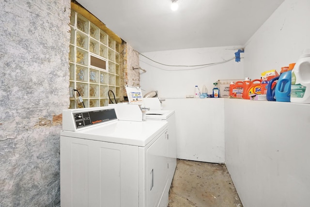 1518 N Kedzie Ave, Chicago, IL 60651 - community laundry room featuring washer and clothes dryer