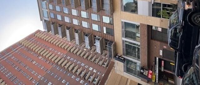 view of apartment building / complex