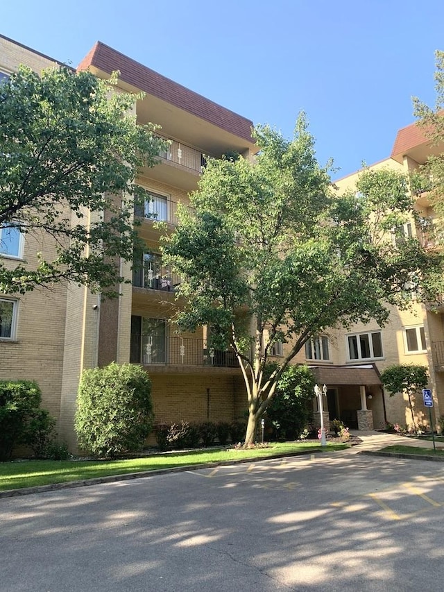6430 W Belle Plaine Ave Unit 202, Chicago, IL 60634 - view of building exterior