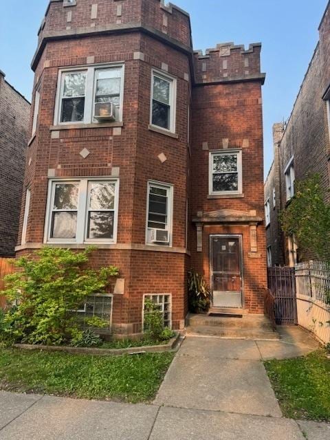 5829 N Washtenaw Ave, Chicago, IL 60659 - photo 1