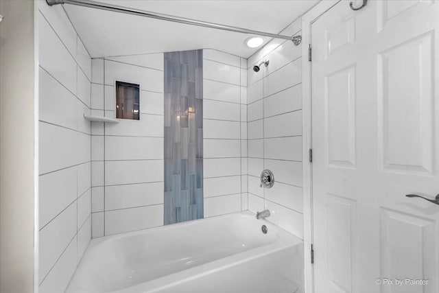 1599 Lowe Dr, Algonquin, IL 60102 - bathroom with washtub / shower combination