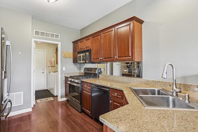 200 St James Pkwy, Sugar Grove, IL 60554 - kitchen featuring a sink, stainless steel appliances, washing machine and clothes dryer, dark wood-style floors, and baseboards