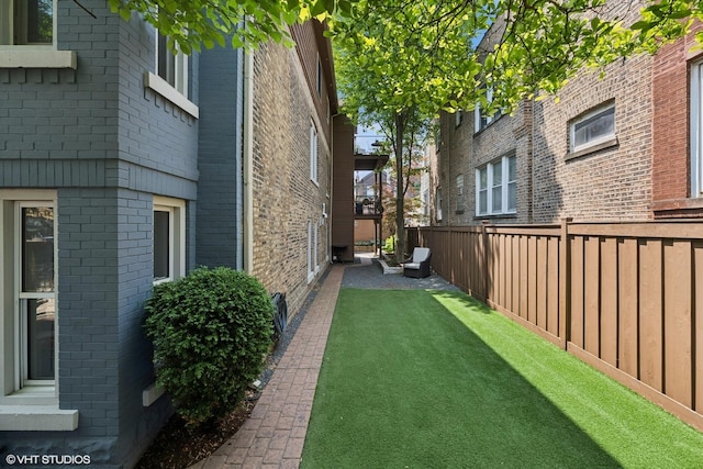 2319 W Shakespeare St, Chicago, IL 60647 - view of yard