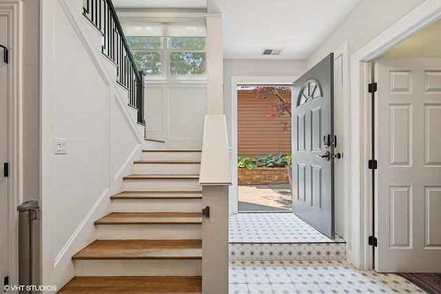 2319 W Shakespeare St, Chicago, IL 60647 - foyer featuring stairs