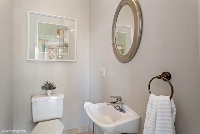 2315 W Wabansia Ave Unit 3Ne, Chicago, IL 60647 - bathroom with toilet and a sink