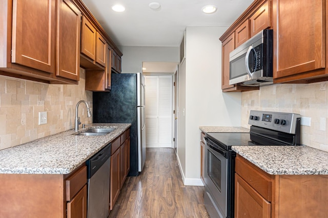 5515 Lakeside Dr Unit 1D, Lisle, IL 60532 - kitchen featuring appliances with stainless steel finishes, a sink, dark wood-style floors, backsplash, and recessed lighting