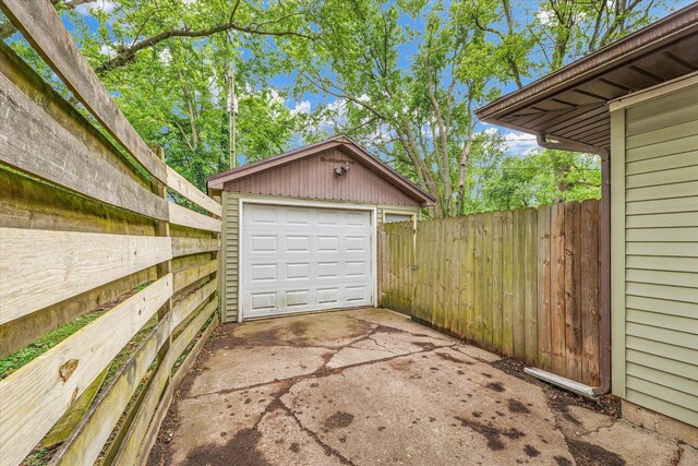 1905 Easy St, Urbana, IL 61802 - detached garage with driveway