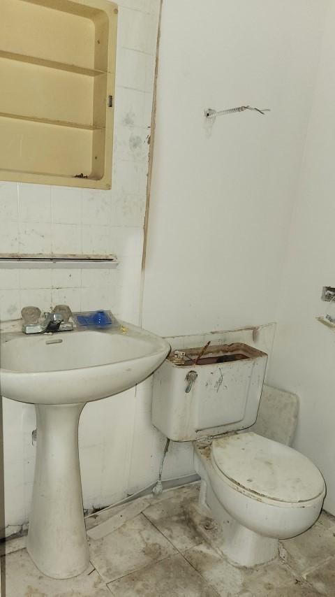 5330 W Foster Ave, Chicago, IL 60630 - bathroom featuring toilet and a sink