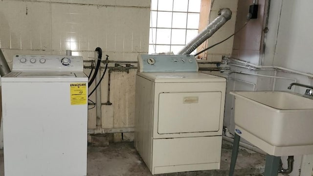 5330 W Foster Ave, Chicago, IL 60630 - washroom with washing machine and dryer