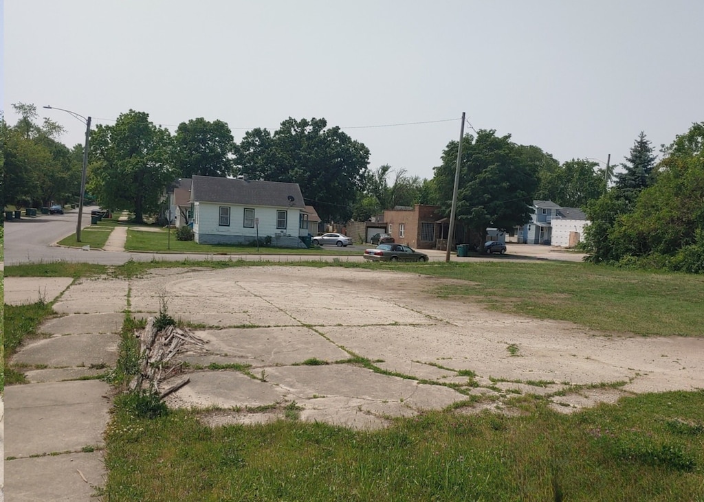 709 E Henry St, Joliet, IL 60433