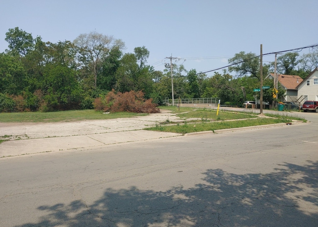 709 E Henry St, Joliet, IL 60433