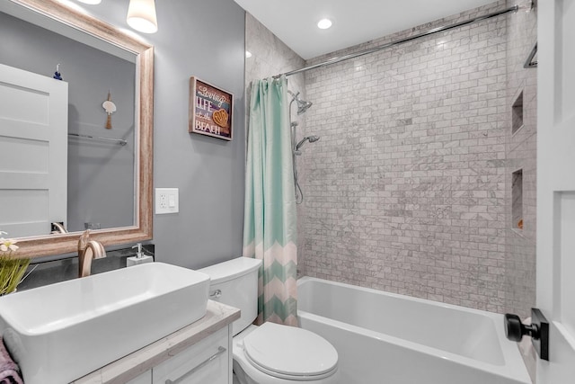 86611/2 W Foster Ave Unit 3A, Chicago, IL 60656 - full bath featuring toilet, vanity, and shower / bathtub combination with curtain