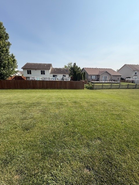 916 Bluegrass Ln, Plano, IL 60545 - view of yard with a residential view