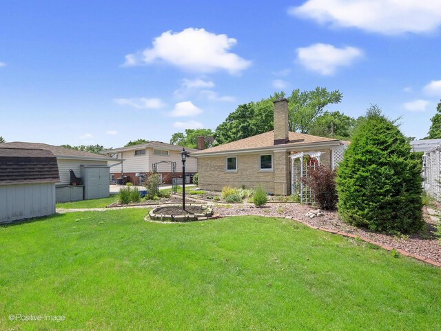 941 Meadowcrest Rd, La Grange Park, IL 60526 - view of green lawn