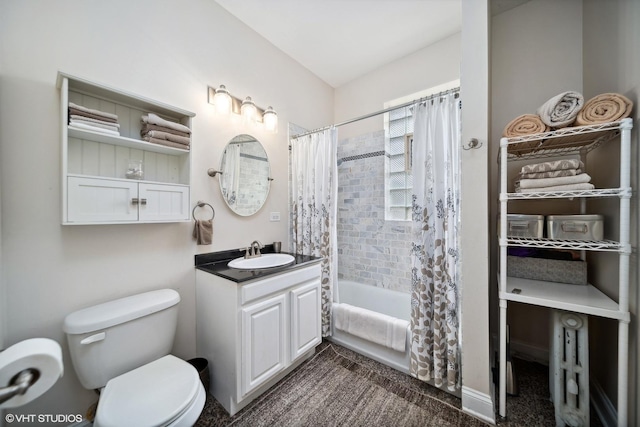 1055 E Hyde Park Blvd Unit 3, Chicago, IL 60615 - full bath featuring toilet, vanity, and shower / bathtub combination with curtain