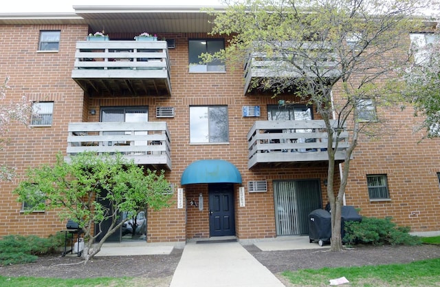 1367 N Winslowe Dr Unit 204, Palatine, IL 60074 - view of apartment building / complex