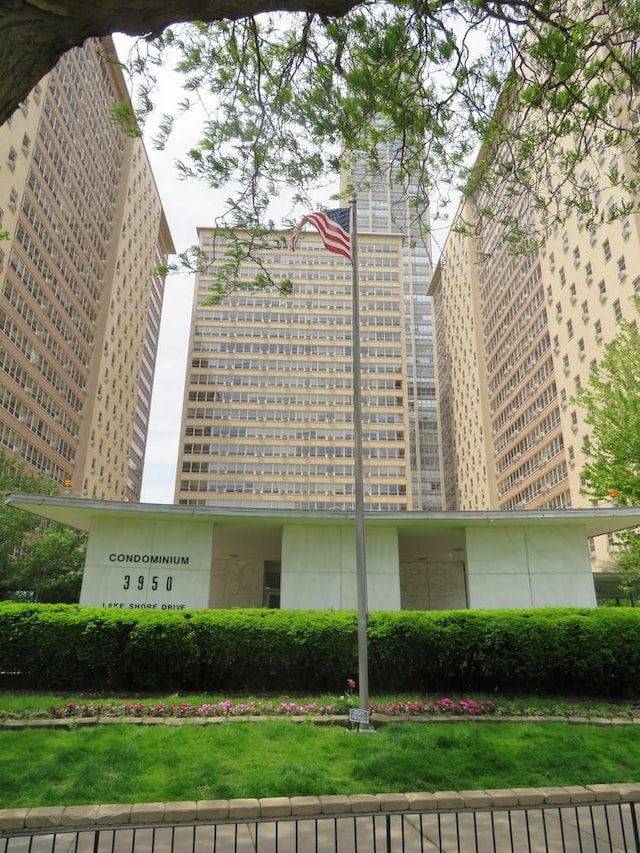 3950 N Lake Shore Dr Unit 1207B, Chicago, IL 60613 - view of building exterior