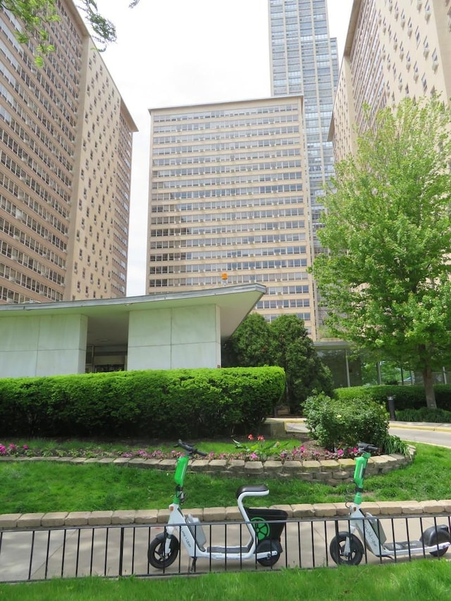 3950 N Lake Shore Dr Unit 1207B, Chicago, IL 60613 - view of home's community