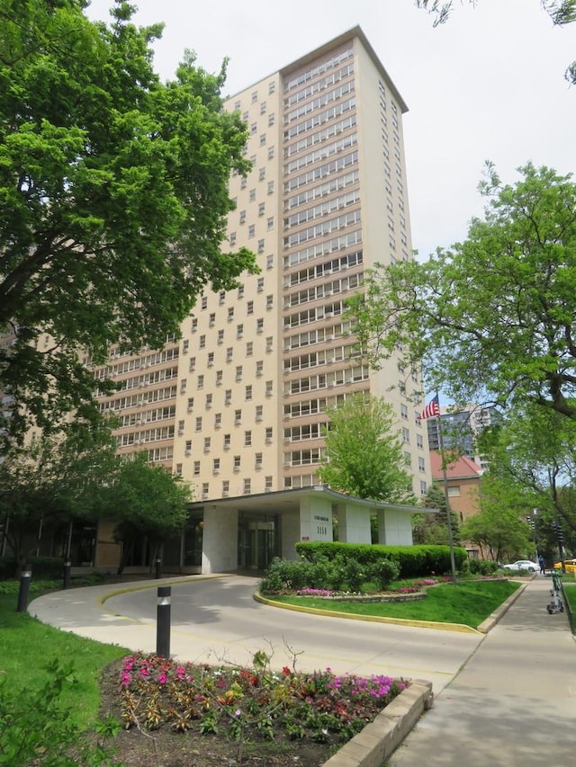 3950 N Lake Shore Dr Unit 1207B, Chicago, IL 60613 - view of building exterior