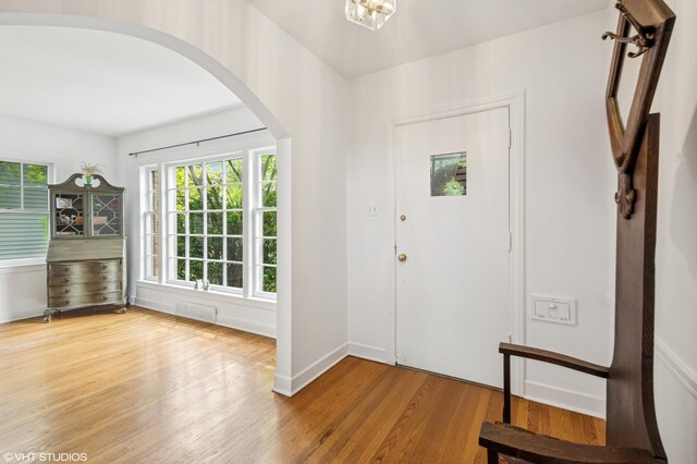 624 N Lombard Ave, Oak Park, IL 60302 - entrance foyer featuring arched walkways and wood finished floors