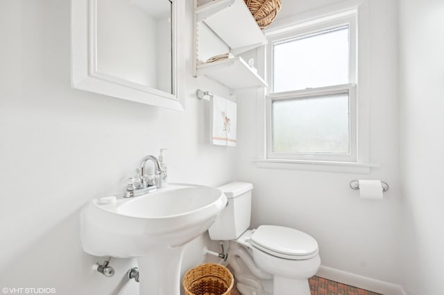 624 N Lombard Ave, Oak Park, IL 60302 - half bathroom featuring toilet and baseboards