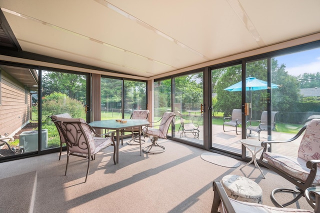 10 Primrose Ln, Sycamore, IL 60178 - sunroom with outdoor dining area