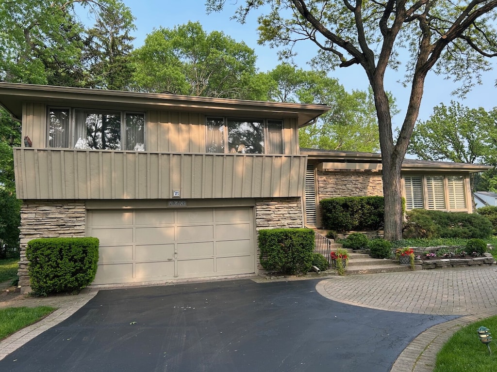 73 W Canterbury Ln, Northfield, IL 60093 - photo 1