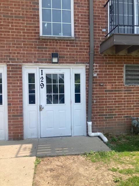 129 Elk Trl W Unit 329, Carol Stream, IL 60188 - property entrance featuring brick siding