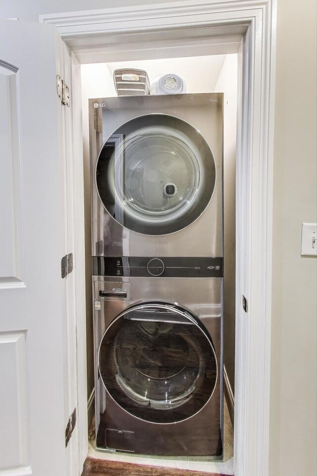 2120 W Rice St Unit 3, Chicago, IL 60622 - washroom with stacked washer and clothes dryer