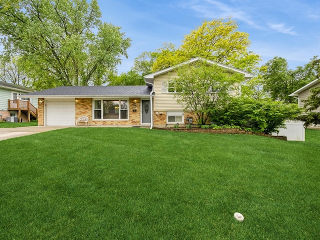 521 Harvard Ln, Hoffman Estates, IL 60169 - tri-level home with driveway, a front lawn, and brick siding